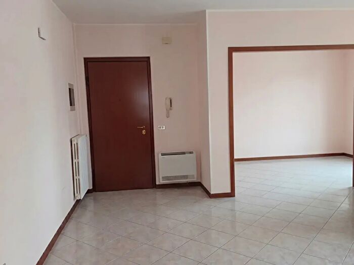 Appartamento trilocale in affitto in Via SantAlberto, Castelbaldo