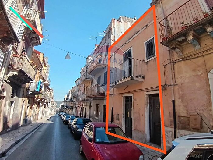 Casa con 5 locali in vendita in Via Giambattista Odierna, Ragusa
