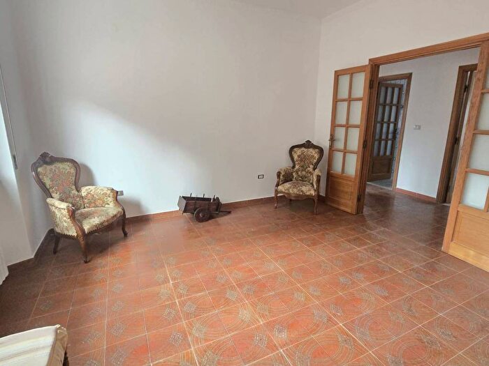 Appartamento trilocale in affitto in Via Alberto Calamida, Oliena