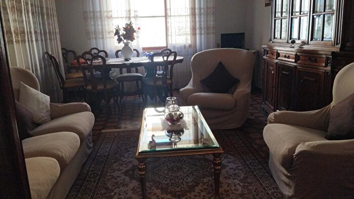 Casa con 5 locali in vendita in San Giuliano Terme