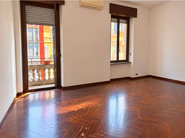 Appartamento quadrilocale in vendita in Via Giuseppe Compagnoni, Plebisciti Susa, Milano
