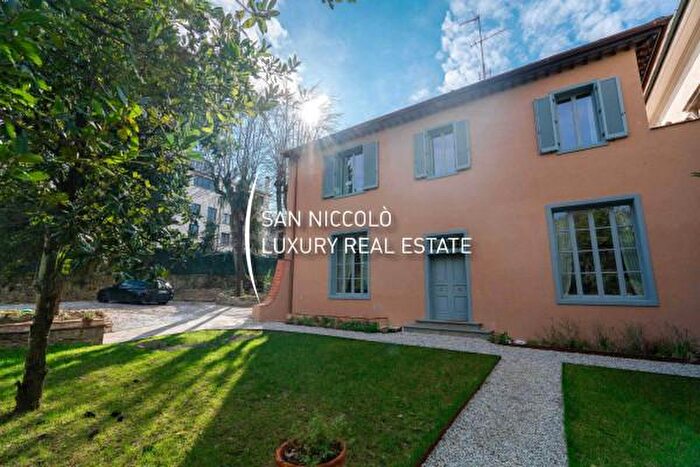 Casa con 6 locali in vendita in Via Leonardo Ximenes, Firenze