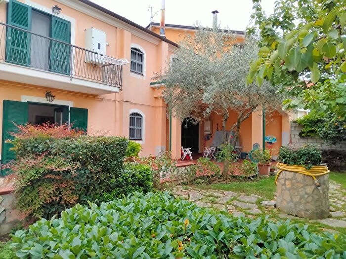 Casa con 14 locali in vendita in Via Ciriaco Bocchini, San Giorgio Del Sannio