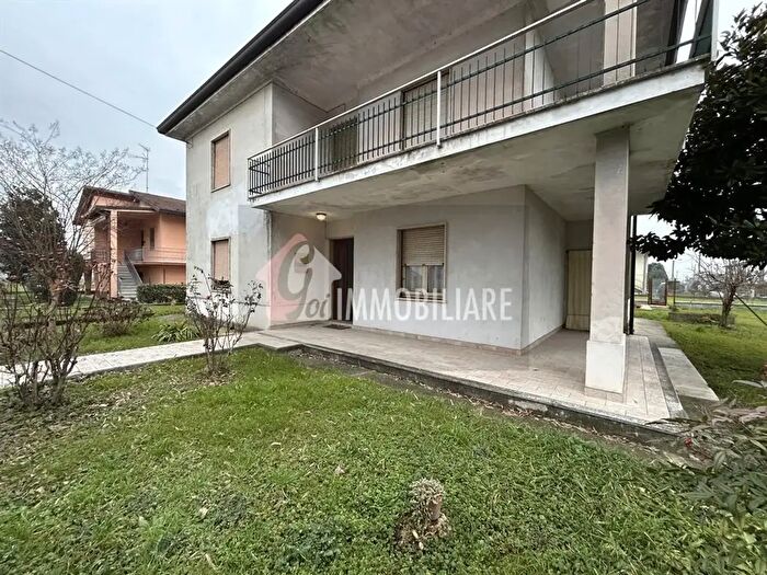 Casa con 10 locali in vendita in Piazza Gaboardi, Motta Baluffi