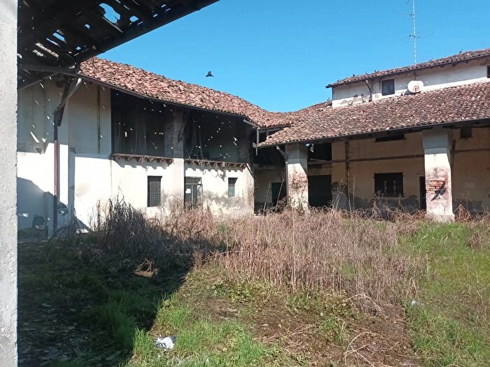 Casa con 11 locali in vendita in Pianengo