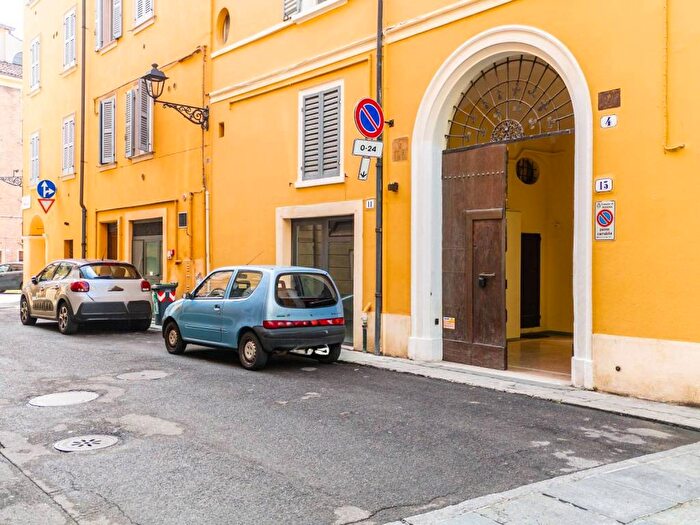 Appartamento trilocale in affitto in Via Stella, Centro Storico, Modena