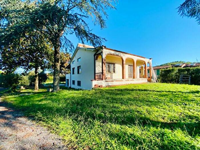 Casa con 6 locali in vendita in Via di Tiglio, Capannori