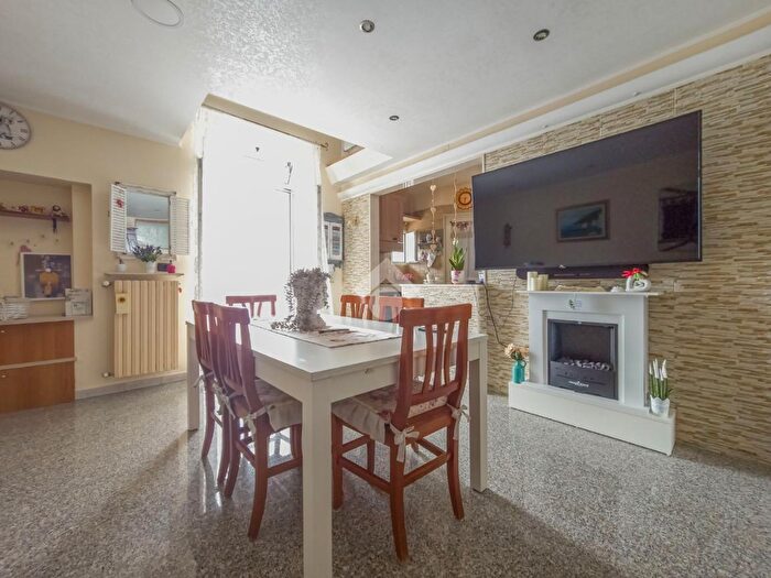 Appartamento trilocale in vendita in Vicolo Esperia, Manfredonia