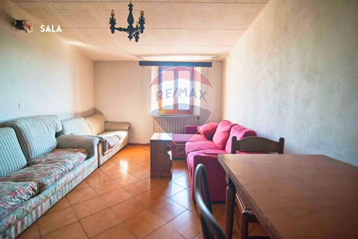 Appartamento con 5 locali in vendita in Via Nazionale, Roccastrada