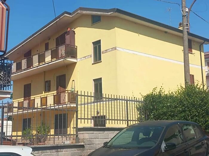 Appartamento quadrilocale in vendita in Via degli Acquedotti, Tivoli
