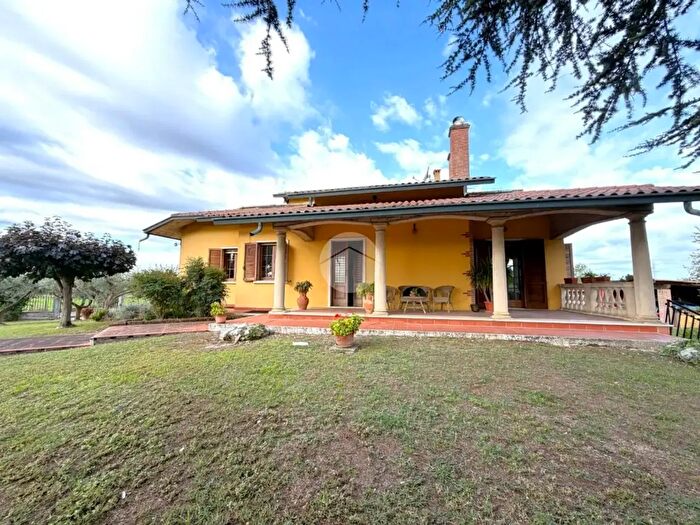 Casa con 6 locali in vendita in Via Cà Nova Toro, Verona