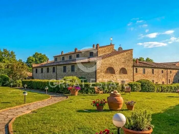 Appartamento con 6 locali in vendita in Cortona