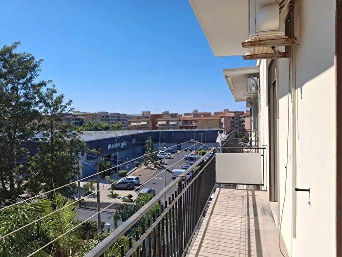 Appartamento con 6 locali in vendita in Via Lentini, Siracusa