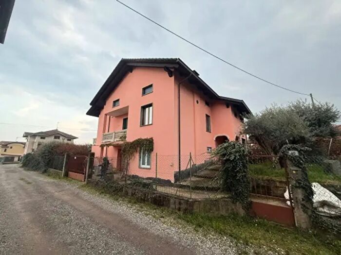 Casa trilocale in vendita in Via Magliazza, Vigliano Biellese