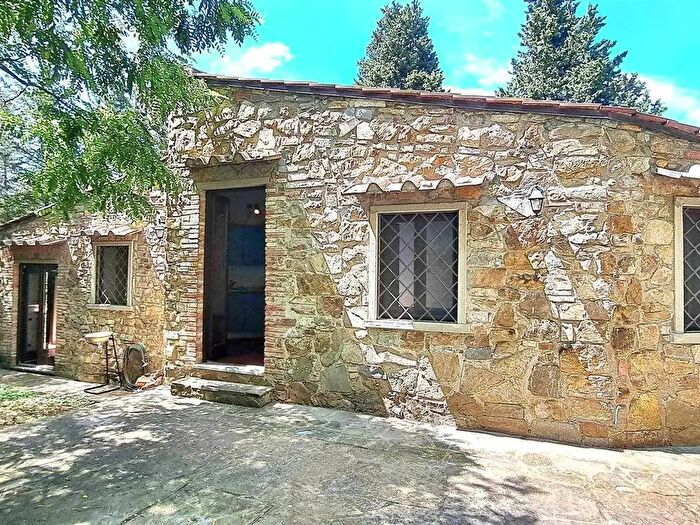 Appartamento con 6 locali in affitto in Fiesole