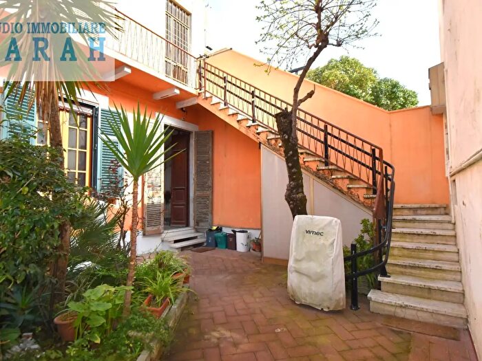 Appartamento con 7 locali in vendita in Via Firenze, Viareggio