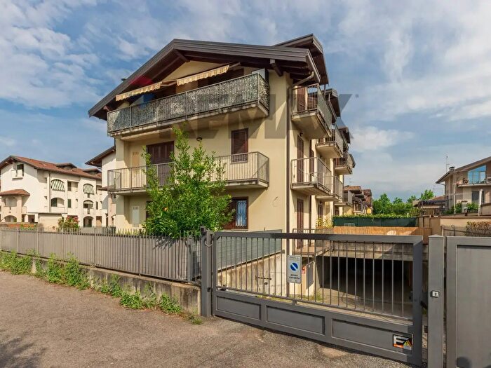Appartamento trilocale in vendita in Via San Pio X B, Cassano Magnago
