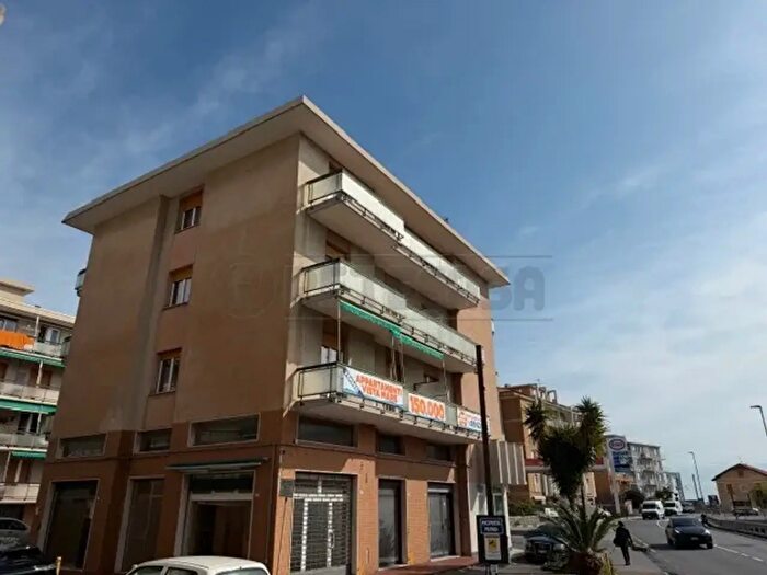 Appartamento quadrilocale in vendita in Viale Riviera, Pietra Ligure