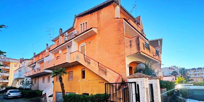 Appartamento con 6 locali in vendita in Viale Michelangelo, Scalea