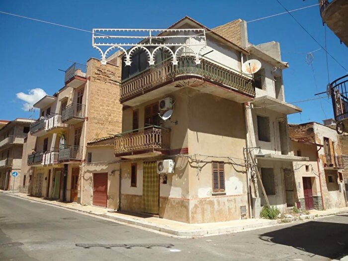 Casa trilocale in vendita in Via Raffaello Sanzio, Altavilla Milicia