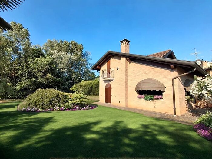 Casa trilocale in vendita in Via Naura, Besana In Brianza