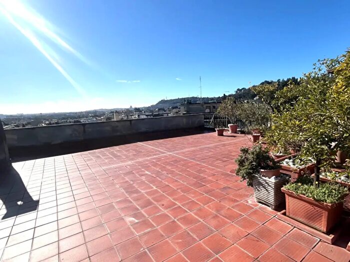 Appartamento trilocale in affitto in Via degli Orti della Farnesina, Roma