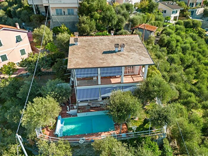 Casa con 7 locali in vendita in Via Sant'Andrea di Rovereto a, Chiavari