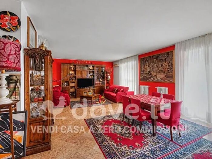 Appartamento trilocale in vendita in Via Salvo d'Acquisto, Varese
