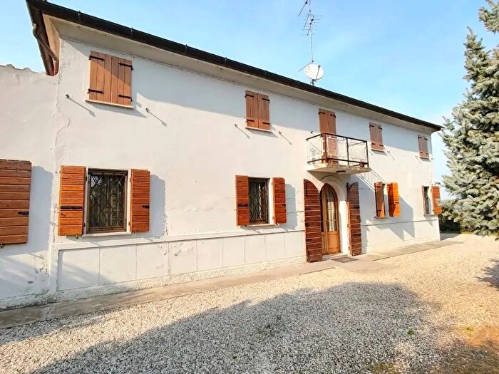 Casa con 6 locali in vendita in Via Corazza, Ferrara