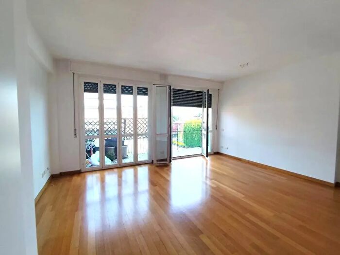 Appartamento quadrilocale in affitto in Via Sigieri, Milano