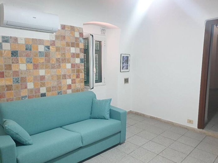 Appartamento bilocale in affitto in Via Cristoforo Colombo, Centro, Finale Ligure