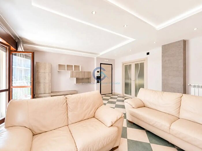 Appartamento con 5 locali in vendita in Via Nino Gemelli, Catanzaro