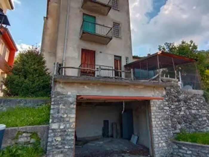 Casa quadrilocale in vendita in Sormano