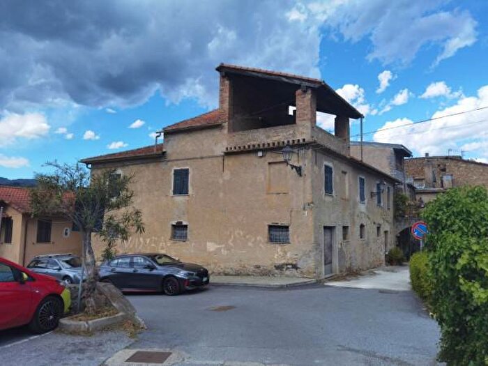 Casa con 5 locali in vendita in Frazione Castelli, Garlenda