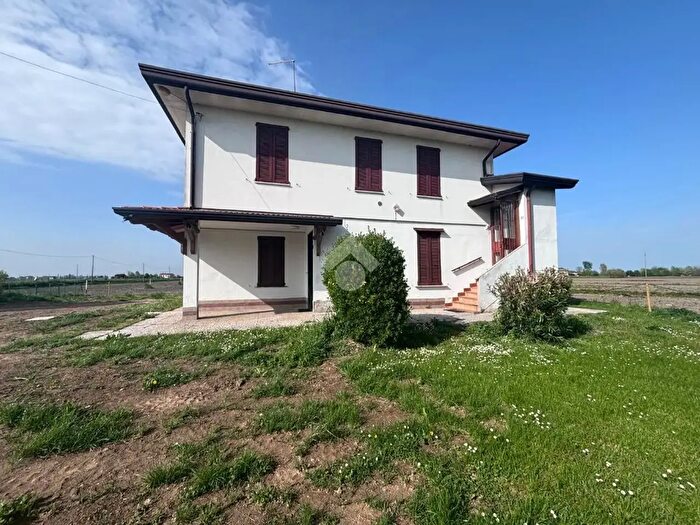 Casa con 11 locali in vendita in Via Giacomo Matteotti, Correzzola