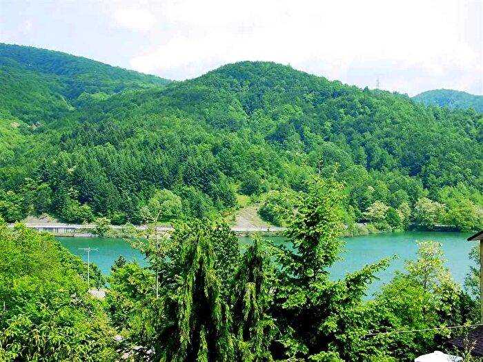 Appartamento trilocale in vendita in Via Guardata Loc Brasimone a Camugnano, Camugnano