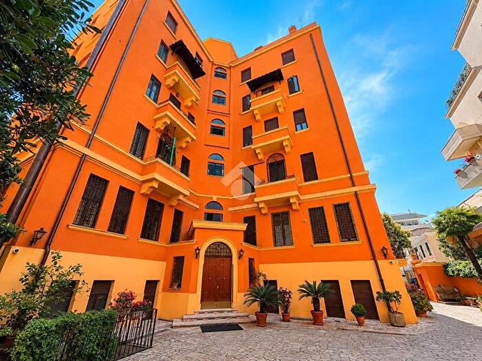 Appartamento quadrilocale in vendita in Piazza delle Muse, Roma