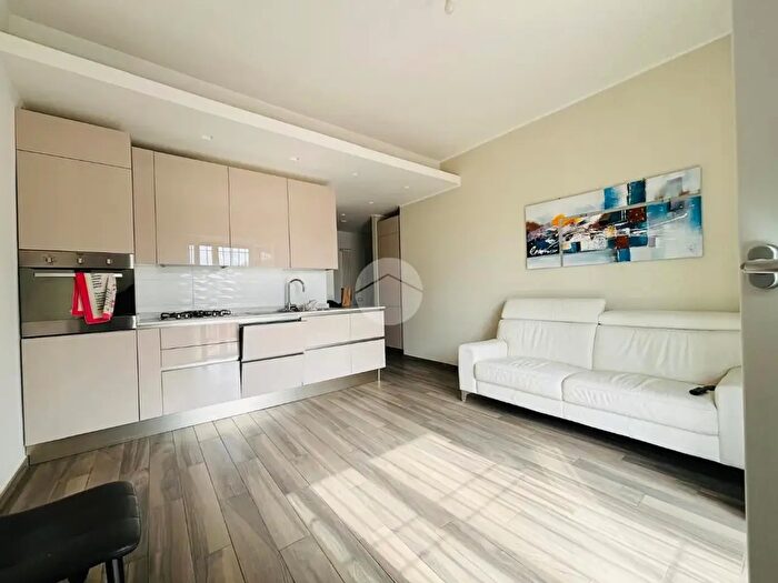 Appartamento trilocale in affitto in Via dellAccademia del Cimento, Roma