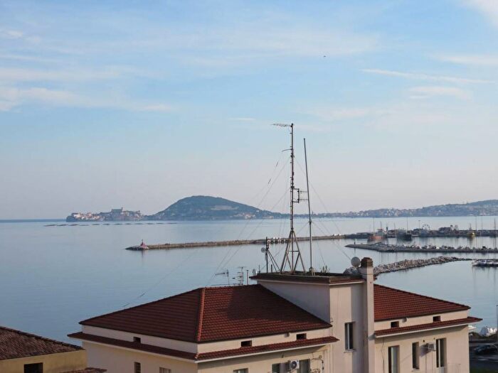 Casa quadrilocale in affitto in Via Appia Lato Napoli, Centro, Formia