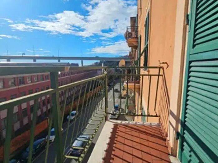 Appartamento quadrilocale in vendita in Corso Ferdinando Maria Perrone, Genova