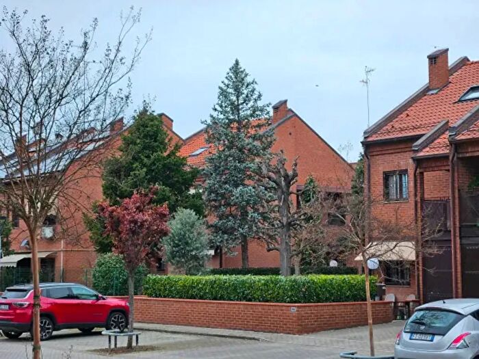 Appartamento con 6 locali in vendita in Via Cervino, Modena