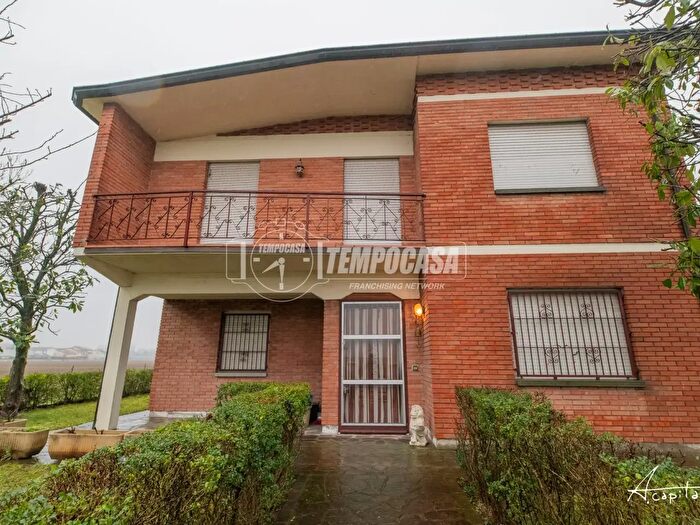 Casa con 5 locali in vendita in Via Limidi, Soliera