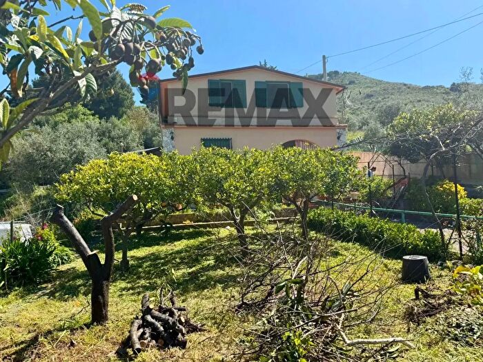 Casa quadrilocale in vendita in Via Bonagrazia Snc, Giardinello