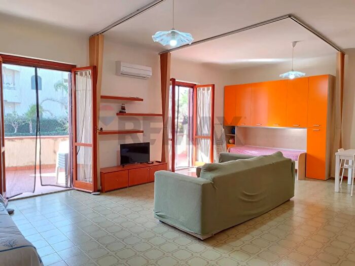 Appartamento trilocale in vendita in Via Recanati, Giardini Naxos