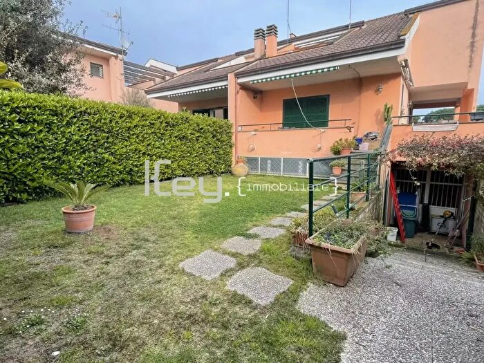 Casa con 7 locali in vendita in Via della Poiana, Fondi