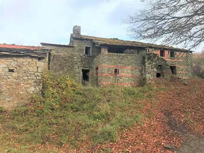 Casa con 10 locali in vendita in Cortona