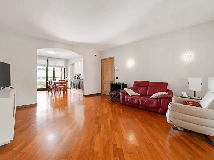 Appartamento con 6 locali in vendita in Via Bergamo, Cusago
