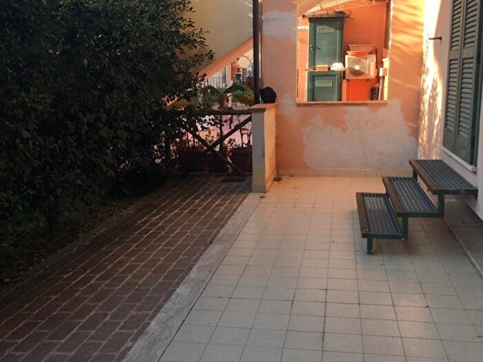 Casa trilocale in affitto in Viale Magna Grecia, Lungomare Capocolonna, Crotone