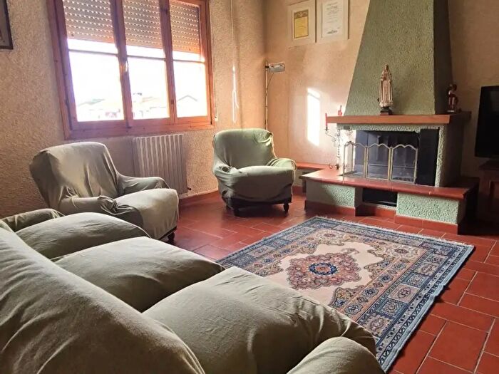 Casa con 5 locali in vendita in Bucine