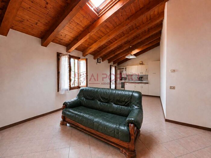 Appartamento trilocale in affitto in Via Roma, Codevigo